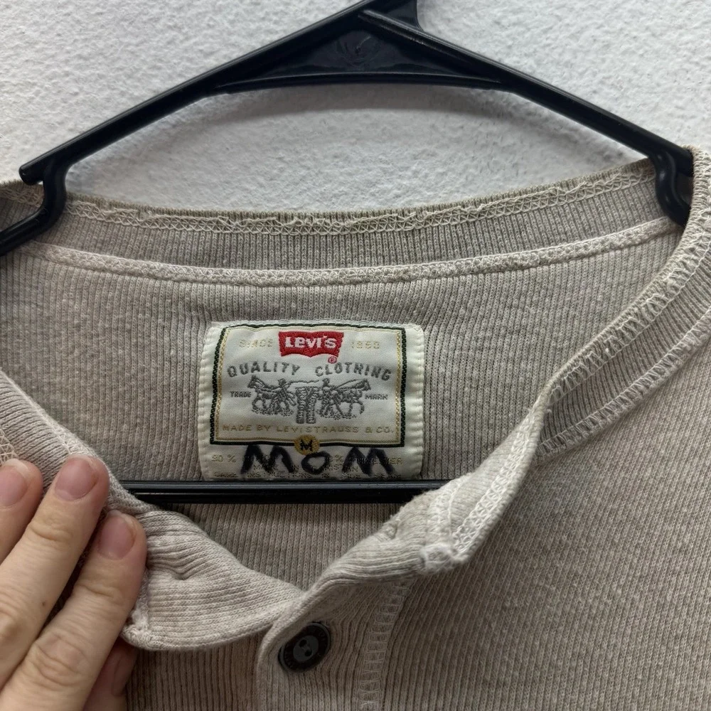 VTG Levis Shirt Men's M Tan Henley Ribbed‎ Pullover Outdoors Work 90s Oversized